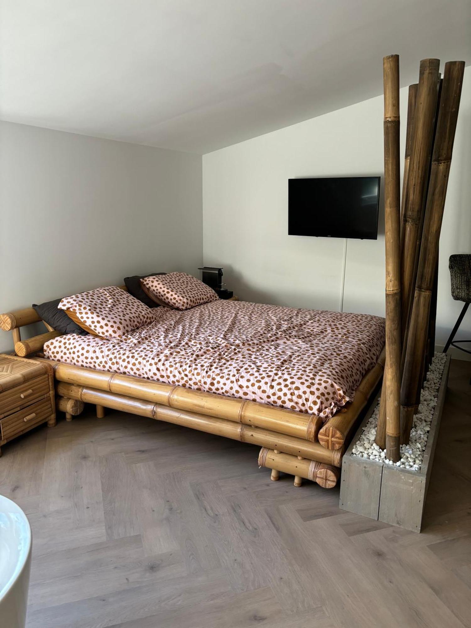 Bamboe Suite Bentveld Met Ligbad En Gratis Parkeren Zewnętrze zdjęcie